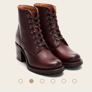 NWOT Frye Sabrina 6G Lace Up